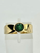 Load image into Gallery viewer, 1303: Vintage: 9ct Gold Round Cut Emerald Solitaire Ring- a beauty
