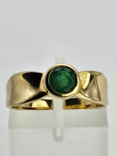 Load image into Gallery viewer, 1303: Vintage: 9ct Gold Round Cut Emerald Solitaire Ring- a beauty
