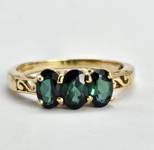 Load image into Gallery viewer, 1322: Vintage: Rare 9ct Gold Green Garnet Trilogy Ring lovely cut and colours
