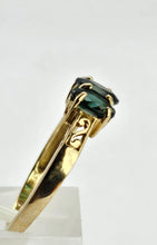 Load image into Gallery viewer, 1322: Vintage: Rare 9ct Gold Green Garnet Trilogy Ring lovely cut and colours
