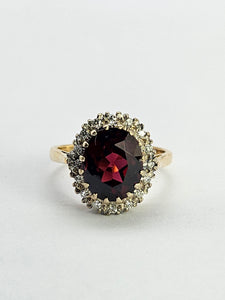 0586: Vintage: 18ct Gold Almandine Garnet Diamonds Halo Ring- a beauty,