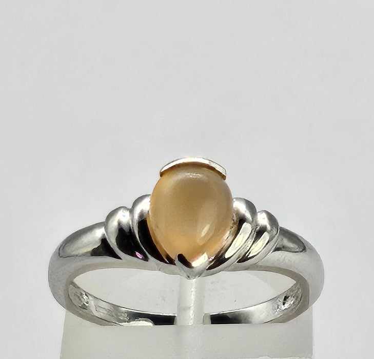 1049: Vintage: 9ct White Gold Cabochon Cut Opal Solitaire Ring