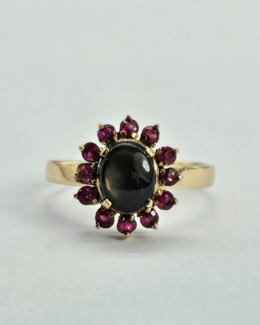 0047: Vintage: Exquisite 14ct Gold Star Sapphire 12 Rubies Flower Head Ring- striking symmetry