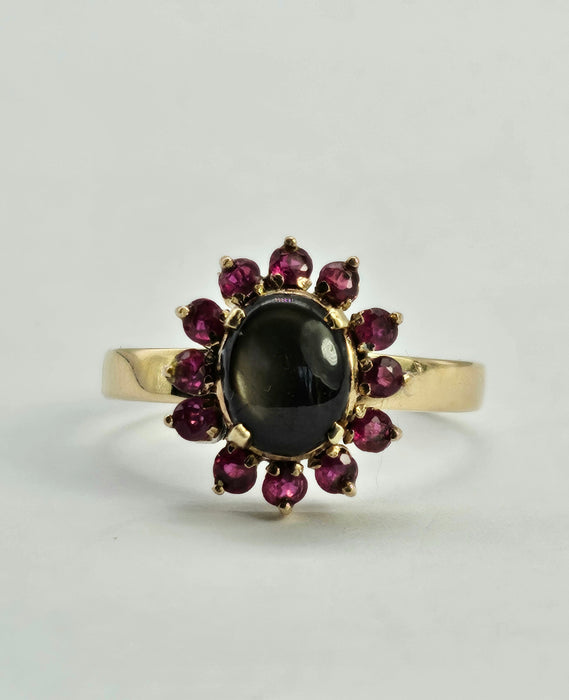 0047: Vintage: Exquisite 14ct Gold Star Sapphire 12 Rubies Flower Head Ring- striking symmetry