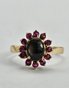 0047: Vintage: Exquisite 14ct Gold Star Sapphire 12 Rubies Flower Head Ring- striking symmetry