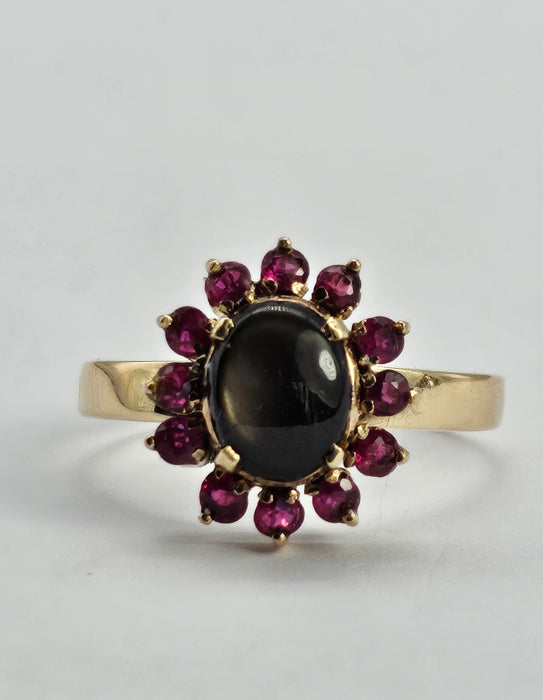0047: Vintage: Exquisite 14ct Gold Star Sapphire 12 Rubies Flower Head Ring- striking symmetry
