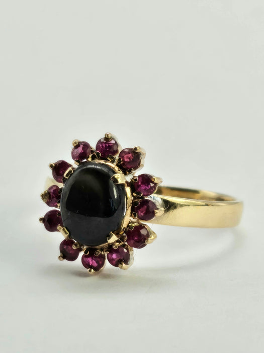 0047: Vintage: Exquisite 14ct Gold Star Sapphire 12 Rubies Flower Head Ring- striking symmetry