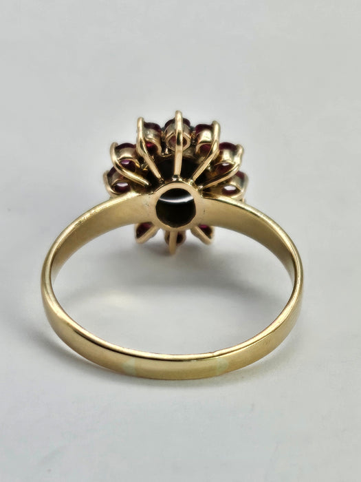 0047: Vintage: Exquisite 14ct Gold Star Sapphire 12 Rubies Flower Head Ring- striking symmetry