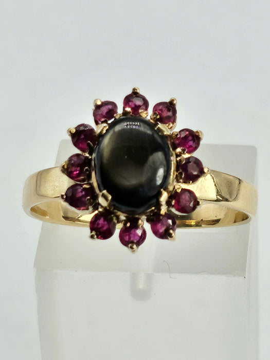 0047: Vintage: Exquisite 14ct Gold Star Sapphire 12 Rubies Flower Head Ring- striking symmetry