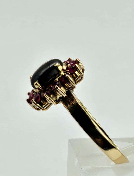 0047: Vintage: Exquisite 14ct Gold Star Sapphire 12 Rubies Flower Head Ring- striking symmetry
