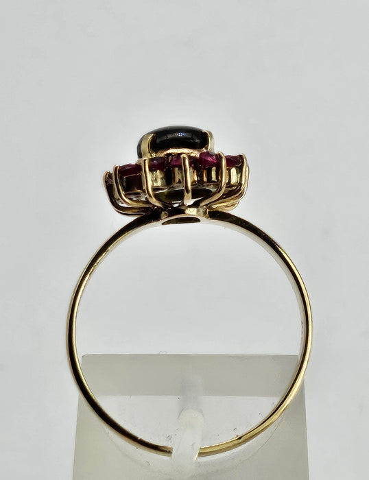 0047: Vintage: Exquisite 14ct Gold Star Sapphire 12 Rubies Flower Head Ring- striking symmetry