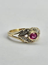 Cargar imagen en el visor de la galería, 0740: Vintage: 9ct Gold Ruby 12 Diamonds Dress Ring -curvaceous, sparkling
