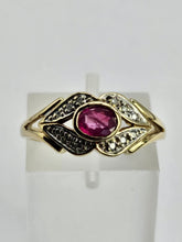 Cargar imagen en el visor de la galería, 0740: Vintage: 9ct Gold Ruby 12 Diamonds Dress Ring -curvaceous, sparkling
