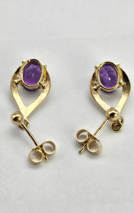 0746: Vintage: Elegant Earrings; 9ct Gold Amethyst Drop Studs