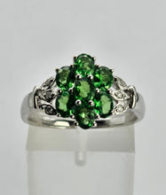 Cargar imagen en el visor de la galería, 1247: Vintage: 9ct White Gold 7 Emeralds 6 Diamonds Geometric Cluster Ring- eye candy
