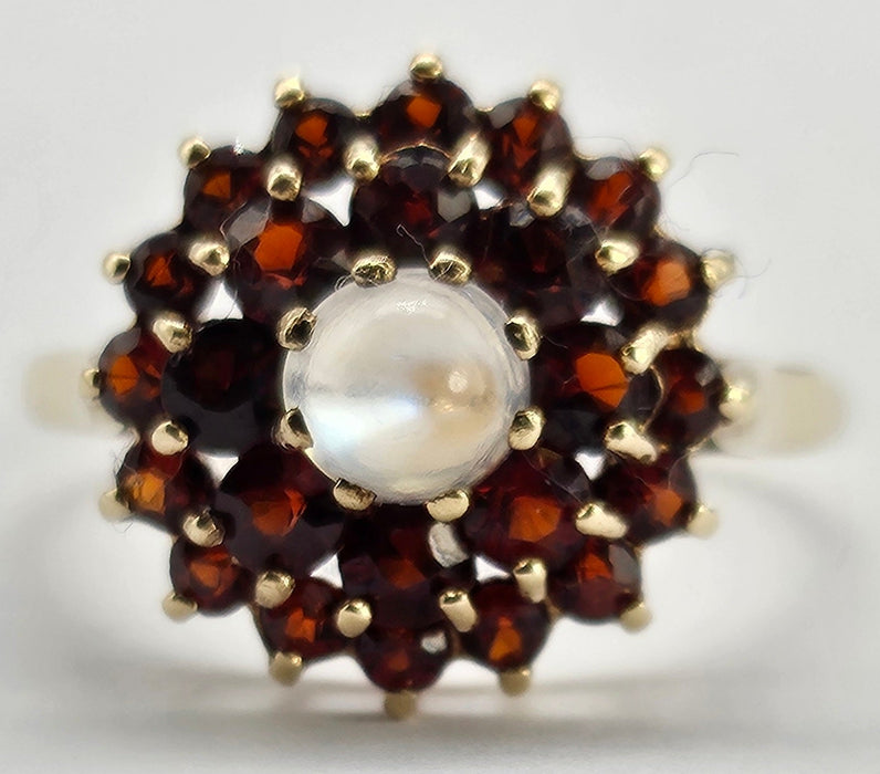 0985: Vintage: Rare: 9ct Gold Moonstone 24 Garnets Cluster Ring-From 1974