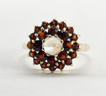 Cargar imagen en el visor de la galería, 0985: Vintage: Rare: 9ct Gold Moonstone 24 Garnets Cluster Ring- Date-Mark 1974
