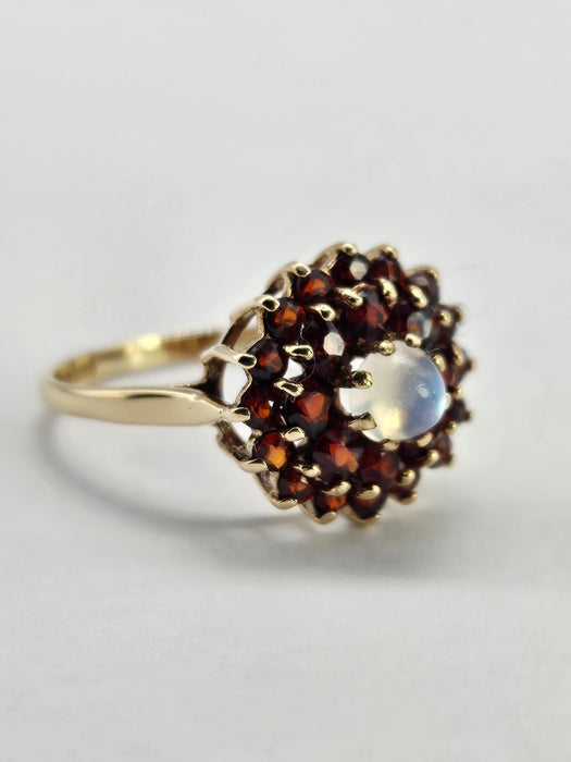 Vintage: Rare: 9ct Gold Moonstone & 24 Garnet Cluster Ring — From 1974