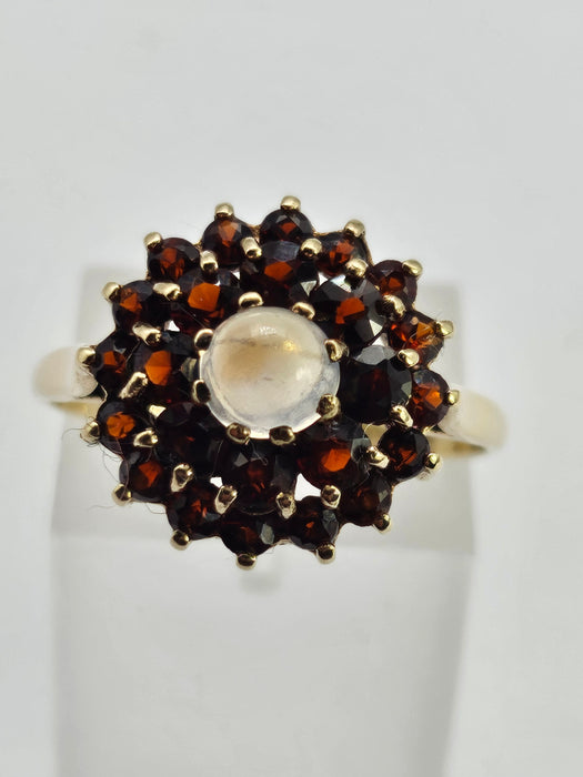 Vintage: Rare: 9ct Gold Moonstone & 24 Garnet Cluster Ring — From 1974