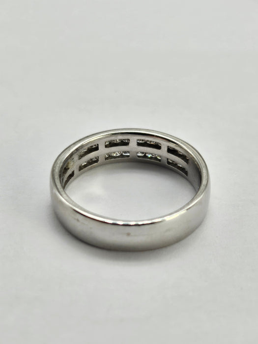 1059: Vintage: 18ct White Gold Diamonds Stacker/Dress Ring- crisp, clean , eye candy