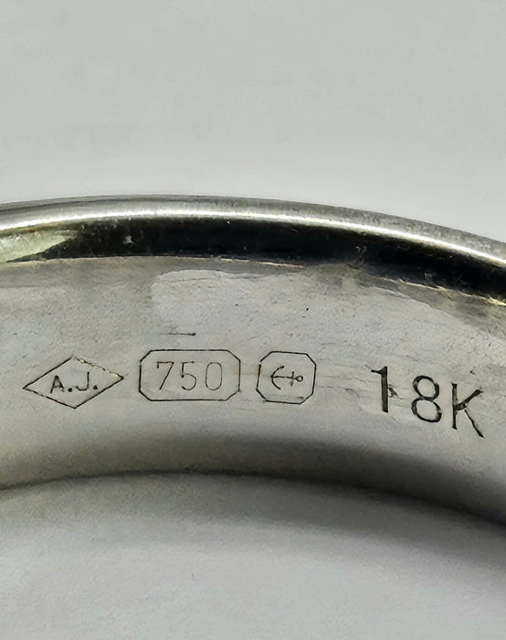 1059: Vintage: 18ct White Gold Diamonds Stacker/Dress Ring- crisp, clean , eye candy