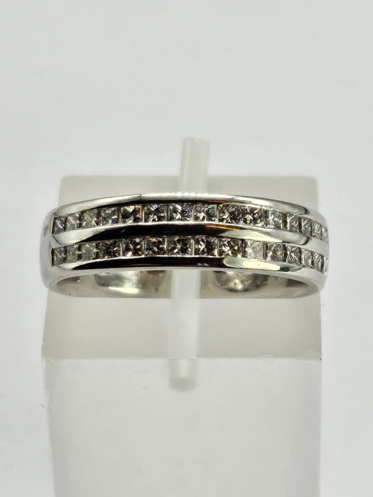 1059: Vintage: 18ct White Gold Diamonds Stacker/Dress Ring- crisp, clean , eye candy