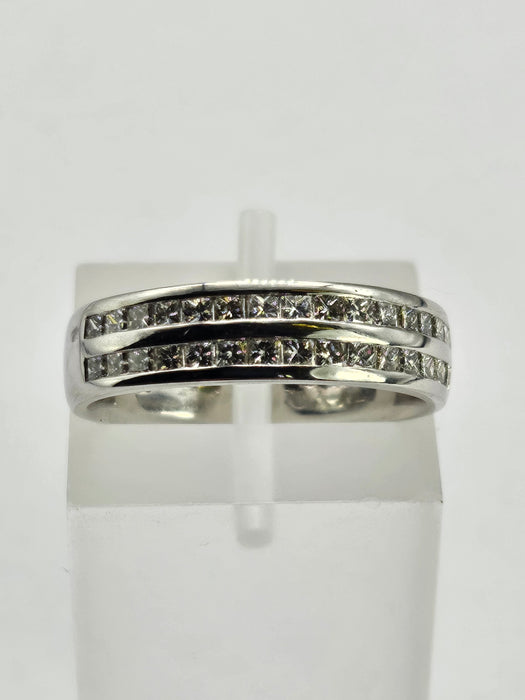 1059: Vintage: 18ct White Gold Diamonds Stacker/Dress Ring- crisp, clean , eye candy