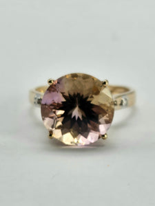 0866: Vintage: Exquisite 9ct Gold Round Cut Ametrine Diamonds Cocktail Ring