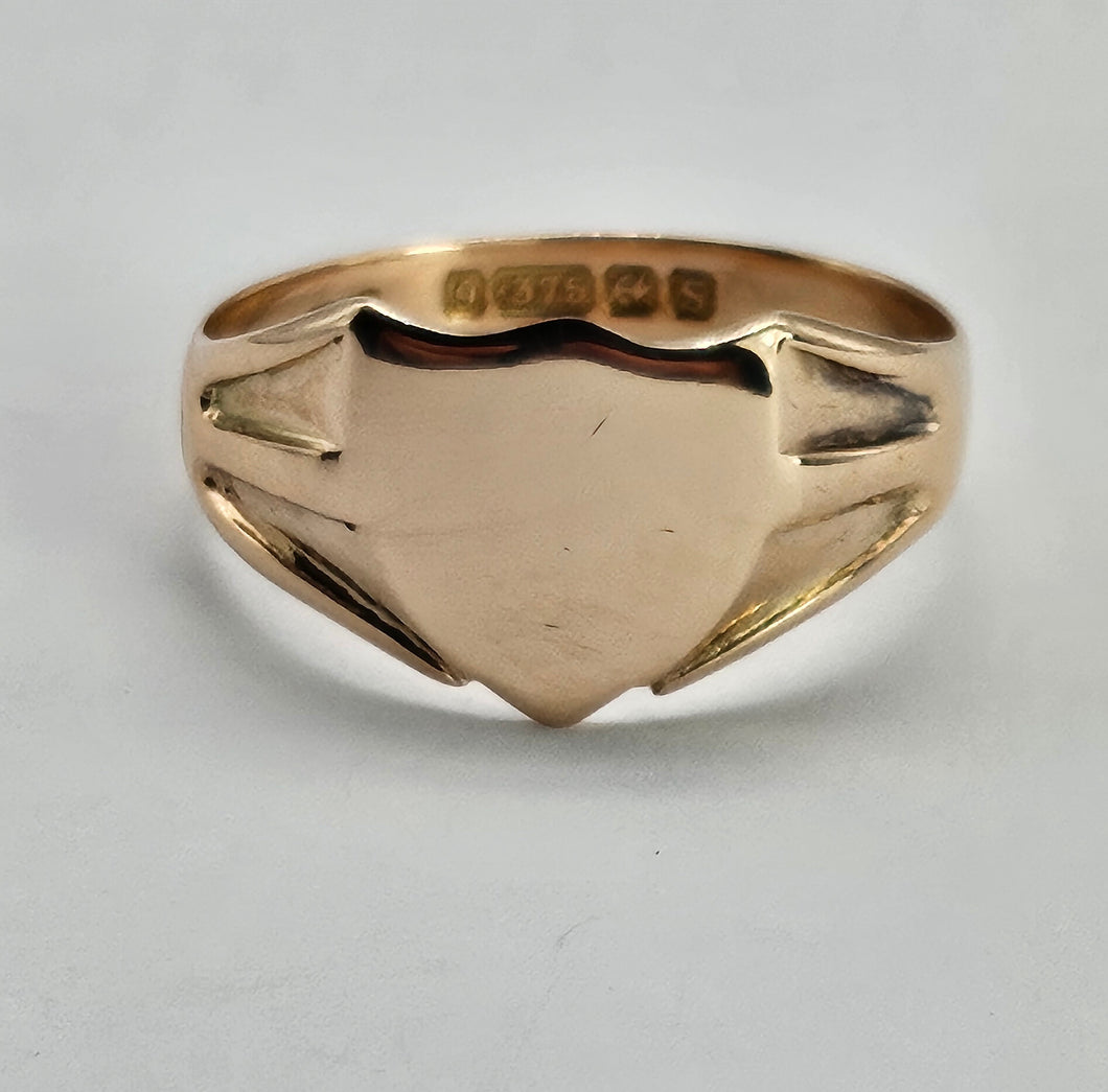 1276:Vintage: 9ct Gold Shield Signet Ring- Date-Mark 1967 - almost 60 years