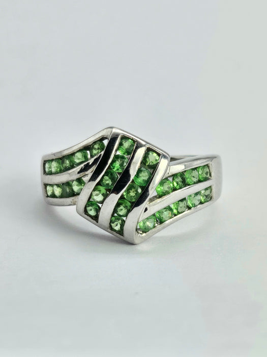 1250: Vintage: 9ct White Gold 28 Emeralds Cocktail Ring- eye candy