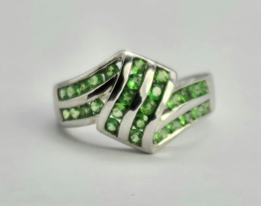 1250: Vintage: 9ct White Gold 28 Emeralds Cocktail Ring- eye candy