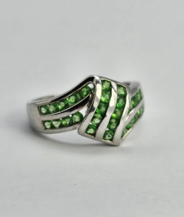 1250: Vintage: 9ct White Gold 28 Emeralds Cocktail Ring- eye candy