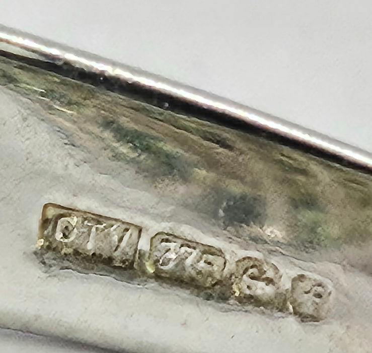 6702: Vintage: 9ct White Gold Emerald Cocktail Ring