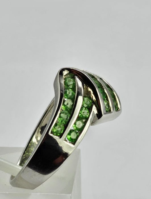 1250: Vintage: 9ct White Gold 28 Emeralds Cocktail Ring- eye candy