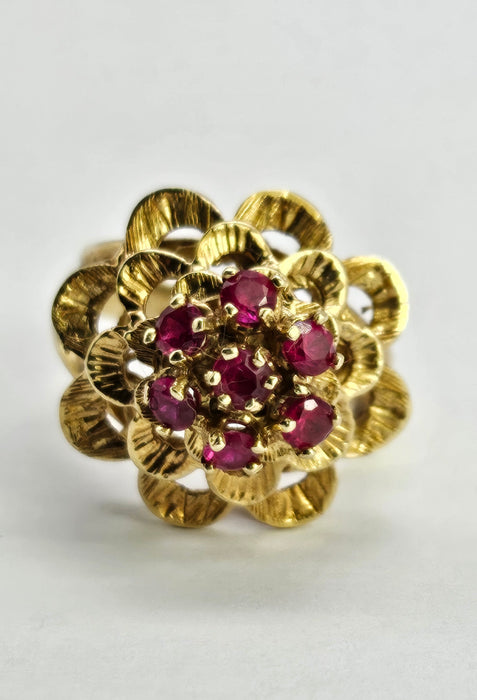 6703: Vintage: 14ct Yellow Gold Ruby Swirl Cocktail Ring