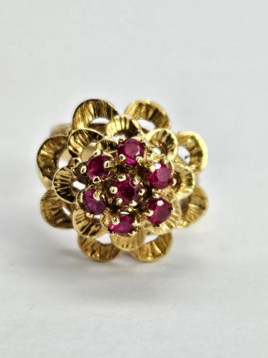 6703: Vintage: 14ct Yellow Gold Ruby Swirl Cocktail Ring