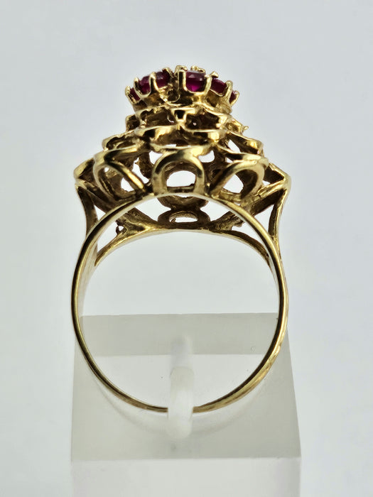 6703: Vintage: 14ct Yellow Gold Ruby Swirl Cocktail Ring
