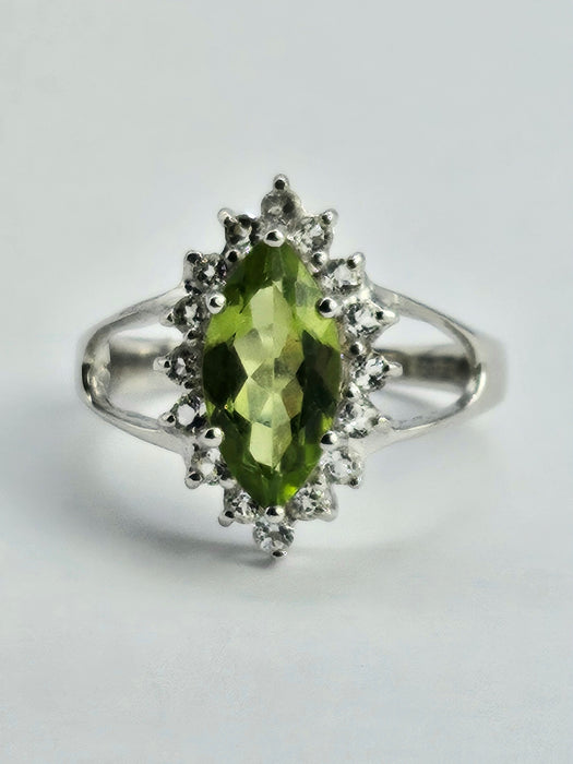 1258: Vintage: 9ct Gold Lime Green Peridot Glacier Topaz Cocktail Ring- lovely combination