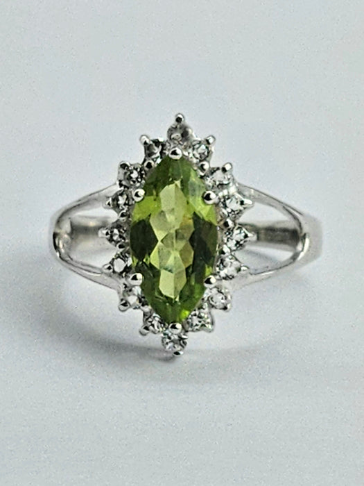1258: Vintage: 9ct Gold Lime Green Peridot Glacier Topaz Cocktail Ring- lovely combination