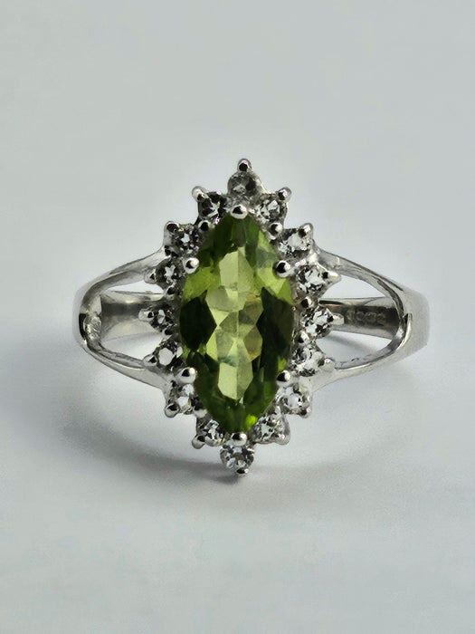 1258: Vintage: 9ct Gold Lime Green Peridot Glacier Topaz Cocktail Ring- lovely combination