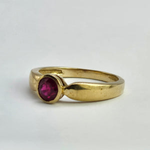 1310: Vintage: 9ct Gold Round Cut Blood Red Ruby Solitaire- lovely