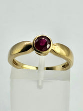 Load image into Gallery viewer, 1310: Vintage: 9ct Gold Round Cut Blood Red Ruby Solitaire- lovely
