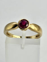 Load image into Gallery viewer, 1310: Vintage: 9ct Gold Round Cut Blood Red Ruby Solitaire- lovely
