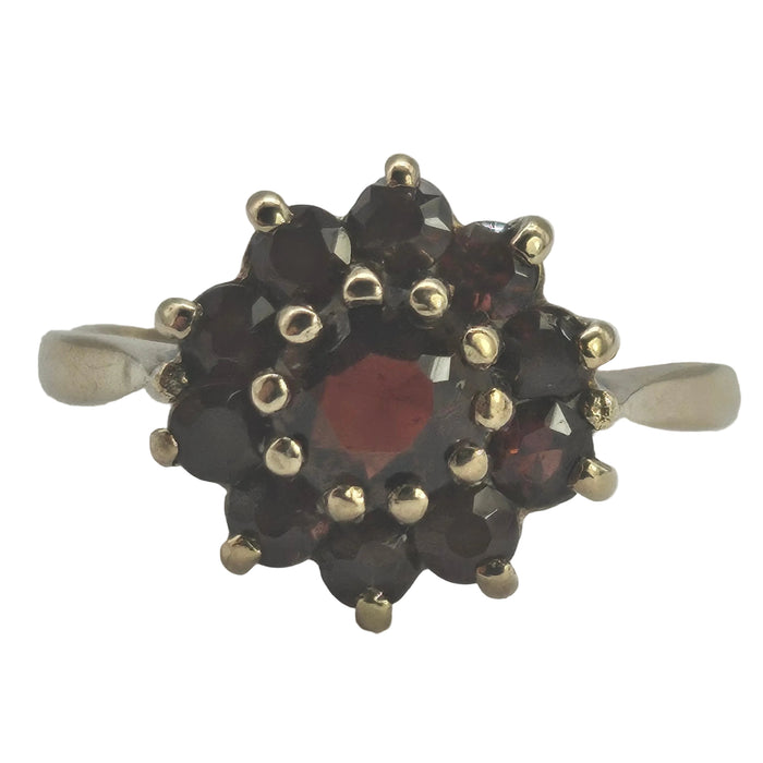 1125: Vintage; 9ct Gold 11 Garnets Flower Head Cluster Ring- Date-Mark 1970&nbsp;