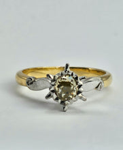 Load image into Gallery viewer, 1092: Vintage Rare 18ct Mixed Gold Yellow Diamond Diamonds Ring- lovely combination
