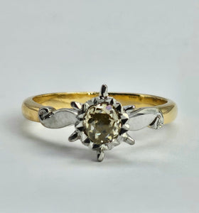 1092: Vintage Rare 18ct Mixed Gold Yellow Diamond Diamonds Ring- lovely combination
