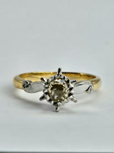 Load image into Gallery viewer, 1092: Vintage Rare 18ct Mixed Gold Yellow Diamond Diamonds Ring- lovely combination
