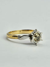 Load image into Gallery viewer, 1092: Vintage Rare 18ct Mixed Gold Yellow Diamond Diamonds Ring- lovely combination
