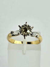Load image into Gallery viewer, 1092: Vintage Rare 18ct Mixed Gold Yellow Diamond Diamonds Ring- lovely combination
