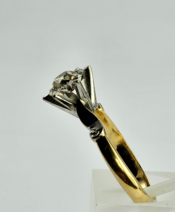 1092: Vintage Rare 18ct Mixed Gold Yellow Diamond Diamonds Ring- lovely combination